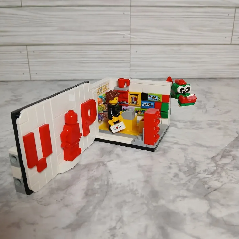 LEGO 40178 Iconic VIP Set Polybag • LEGO Store Exclusive VIP Promo - Picture 2 of 3